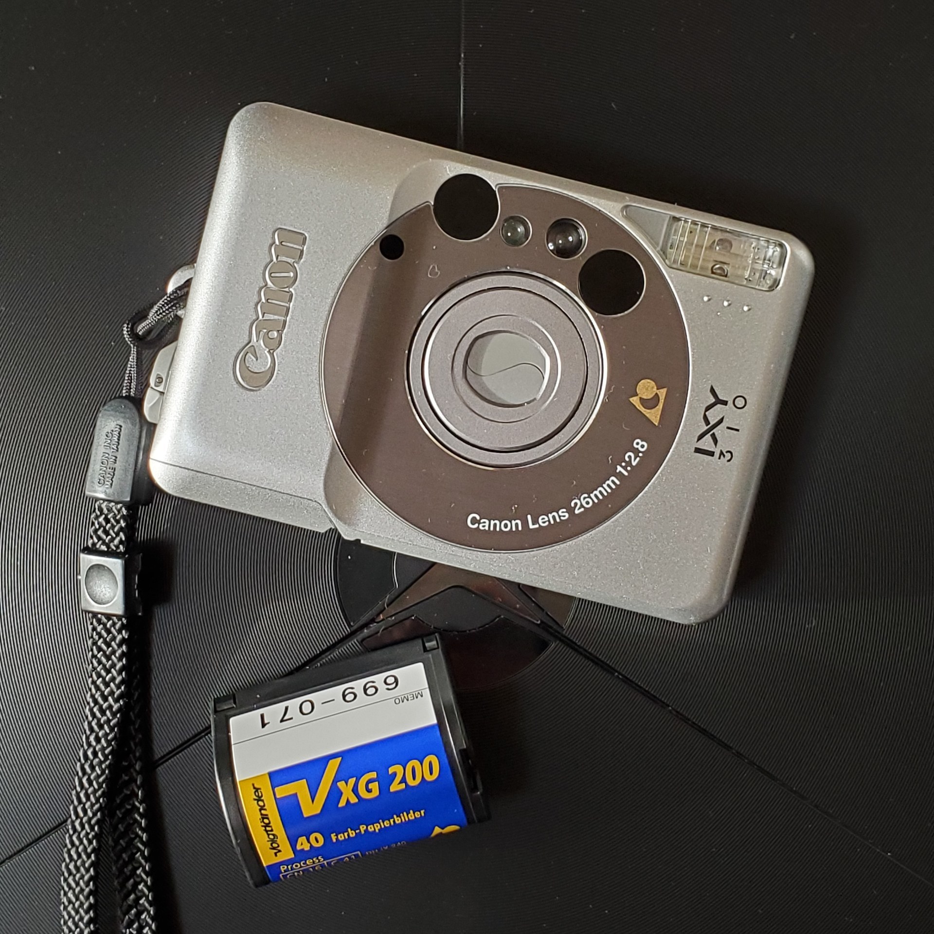 Canon IXY D5 美品 APSフィルムカメラ 防水 - カメラ
